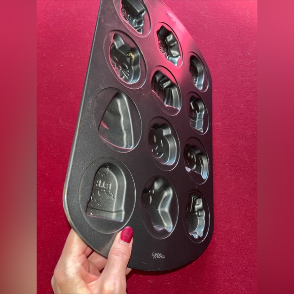 Halloween WILTON Cookie Candy Pan, 12 Round Cavity Baking Designs Bat Ghost Cat - Picture 3 of 8